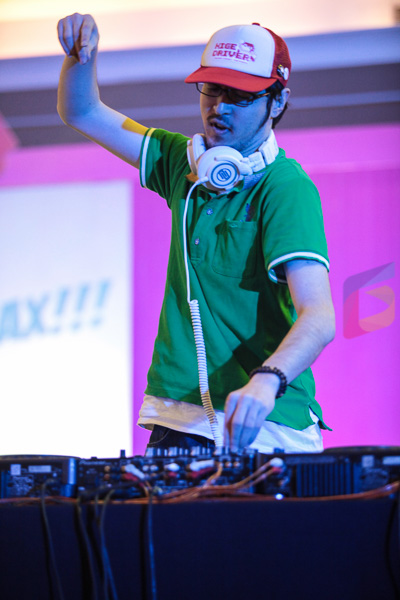 DJ-Night-Indonesia-Toy-Game-Comic-Convention-gwigwi-10