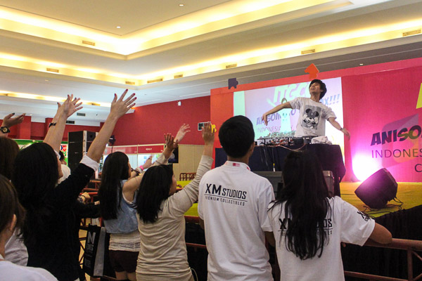 DJ-Night-Indonesia-Toy-Game-Comic-Convention-gwigwi-10
