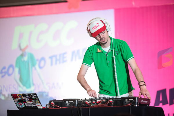 DJ-Night-Indonesia-Toy-Game-Comic-Convention-gwigwi-11