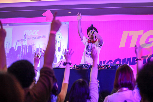 DJ-Night-Indonesia-Toy-Game-Comic-Convention-gwigwi-4
