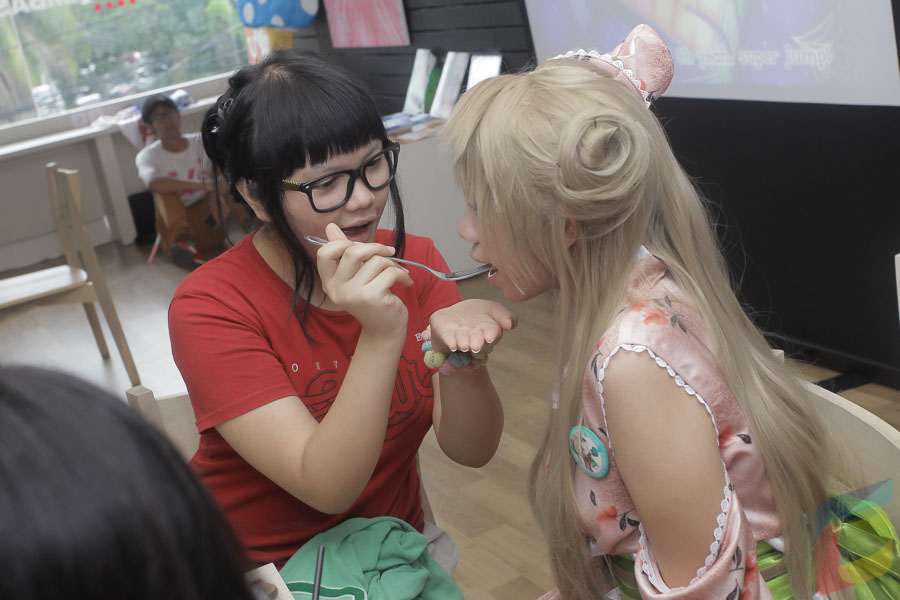 love-live-cosplay-maid-cafe-starmuse-ambassador-cafe-gwigwi-featured (21 of 53)