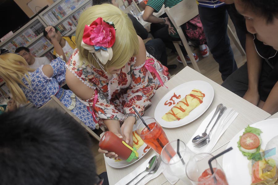 love-live-cosplay-maid-cafe-starmuse-ambassador-cafe-gwigwi-featured (25 of 53)