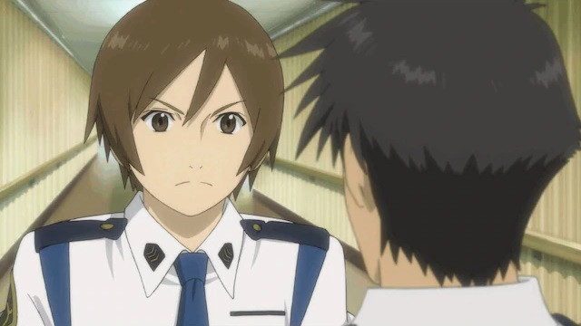 Gambar pahlawan Perang Perpustakaan Heroine Iku Kasahara mencibir seniornya, Atsushi Dojo, dalam sebuah adegan dari anime Library War TV 2008.