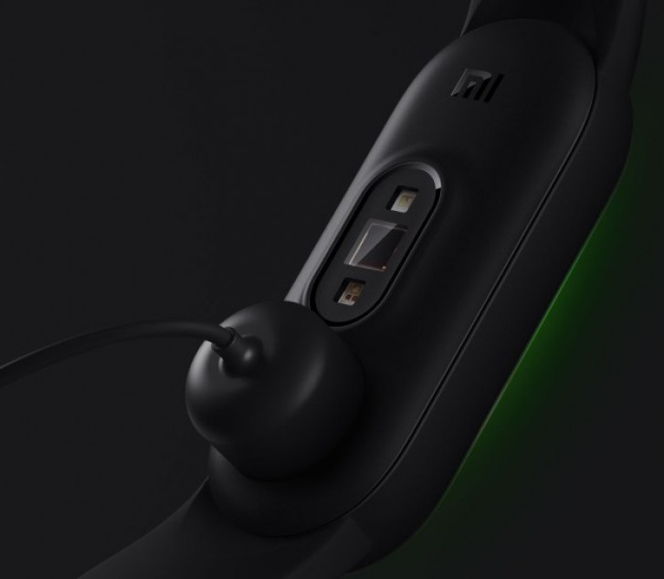 Xiaomi Mi Band 5 memulai debutnya dengan tampilan yang lebih besar dan dock pengisian daya magnetis