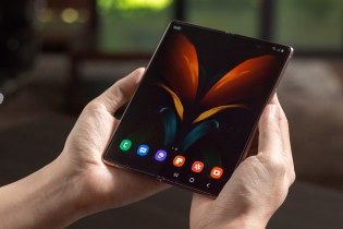 Samsung Galaxy Z Fold2 dibuka