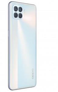 Oppo F17 Pro dalam warna Putih Metalik