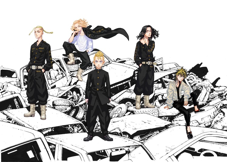 Visual utama untuk anime Tokyo Revengers TV yang akan datang, menampilkan pemeran utama remaja nakal yang berpose di atas tumpukan mobil bekas di tempat barang rongsokan.