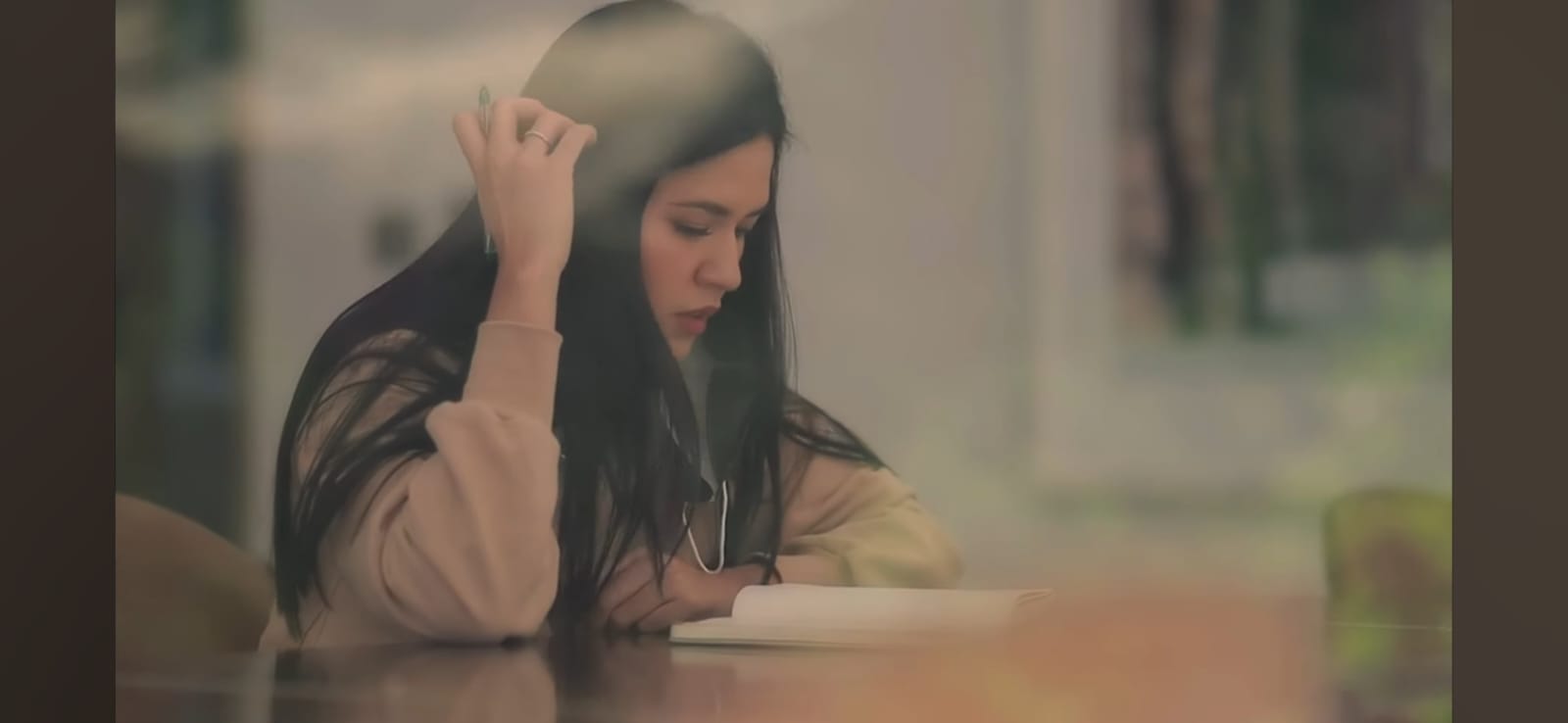 Review Film Harta Tahta Raisa, Raisa Penakluk Gbk