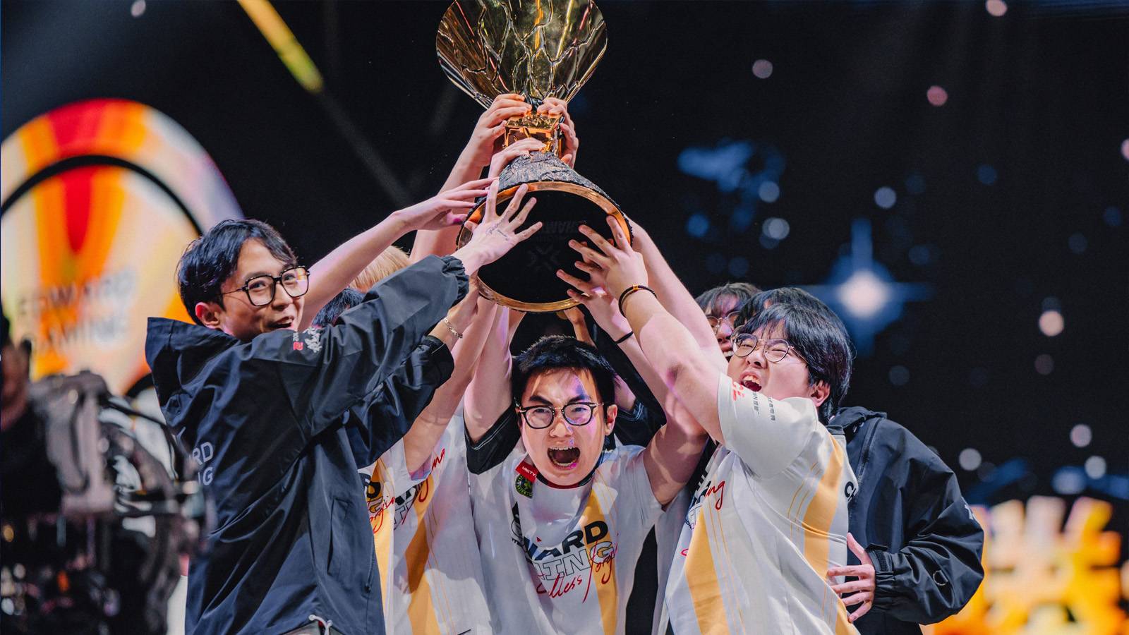 Edward Gaming Berhasil Menjadi Tim Asia Pertama Yang Menjuarai Valorant Champions