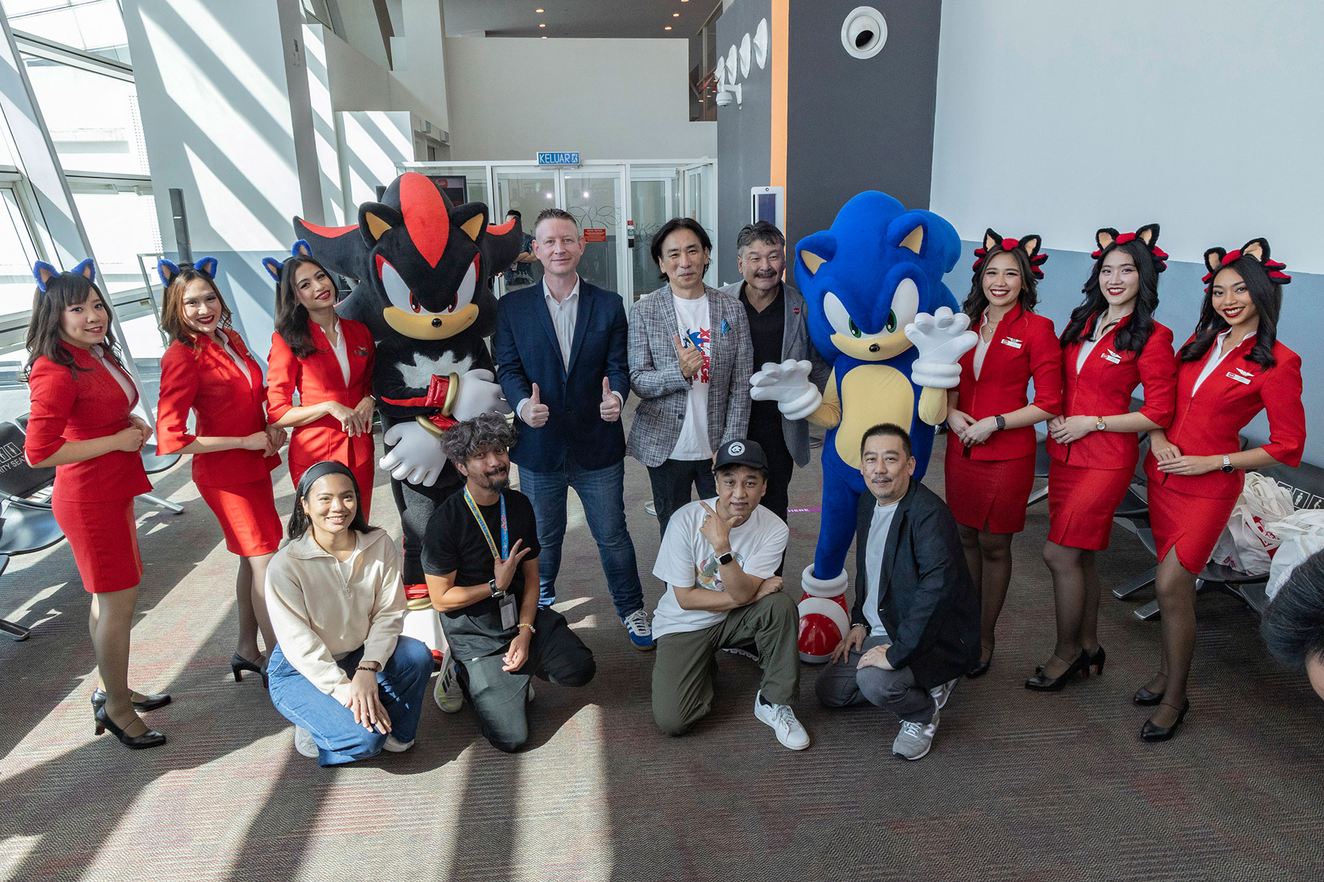 Airasia Menyambut Para Tamu Dalam Penerbangan Airasia X Sega Sonic The Hedgehog Dengan Penuh Gaya!