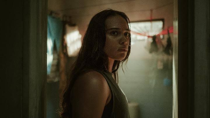 Review Film The Shadow Strays, Sat Set Crat Crot.