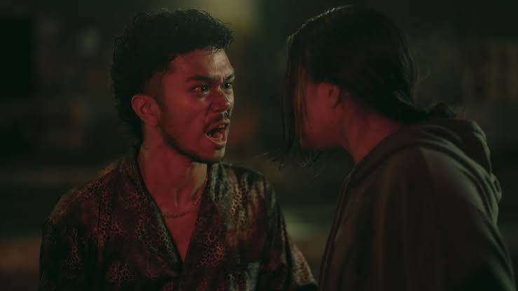 Review Film The Shadow Strays, Sat Set Crat Crot.