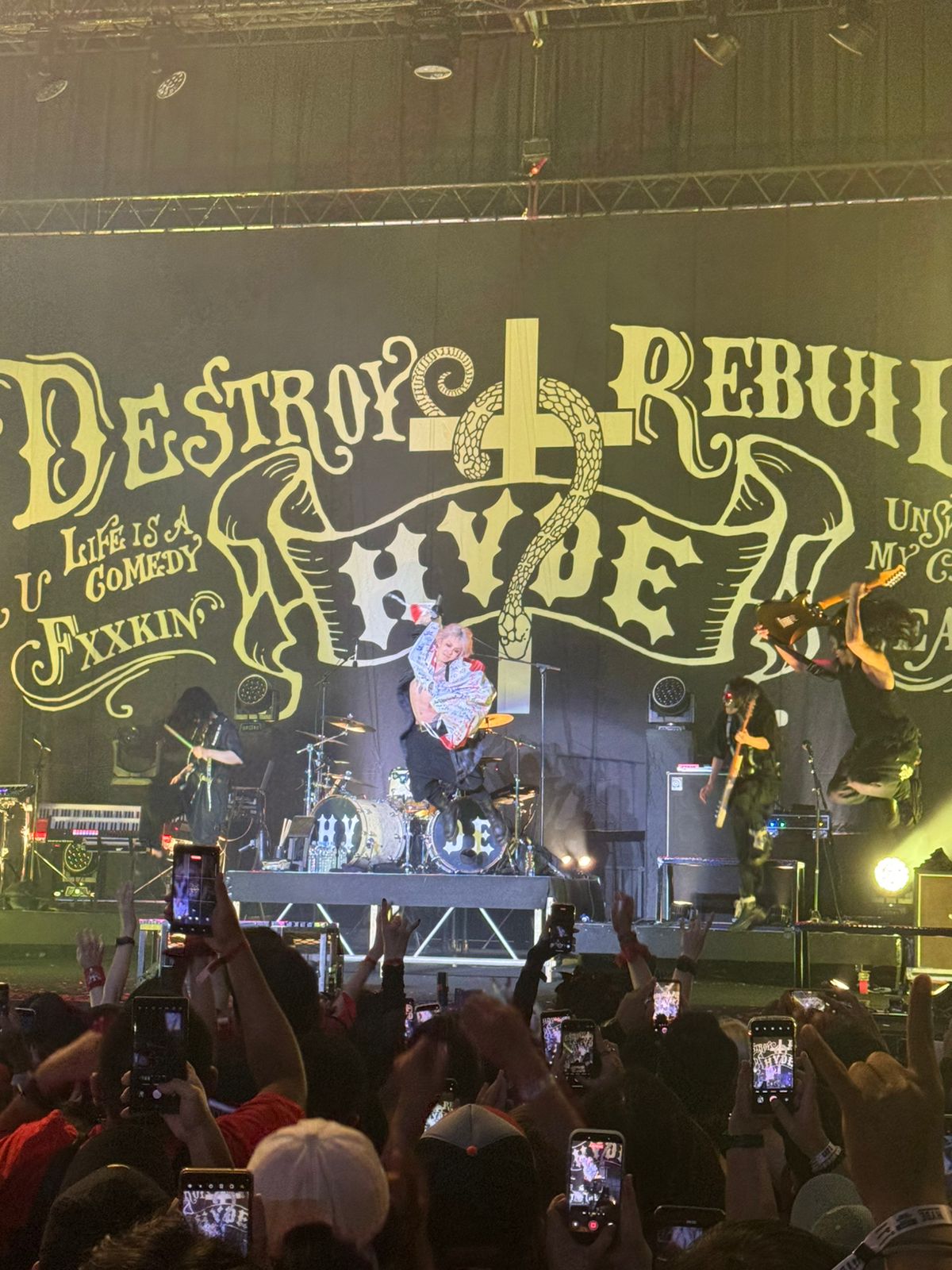 Hyde Inside Tour 2025 Jakarta, Energi Yang Luar Biasa Dari Sang Rockstar.