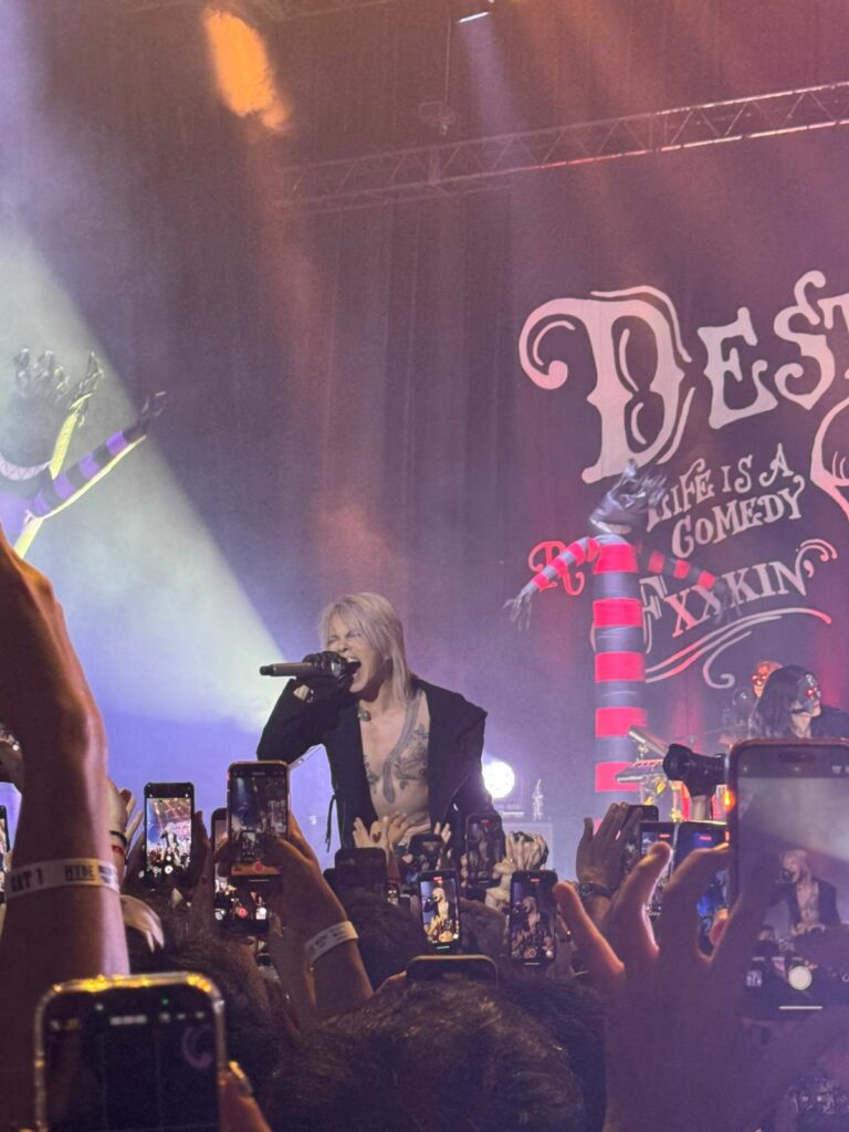 Hyde Inside Tour 2025 Jakarta, Energi Yang Luar Biasa Dari Sang Rockstar.