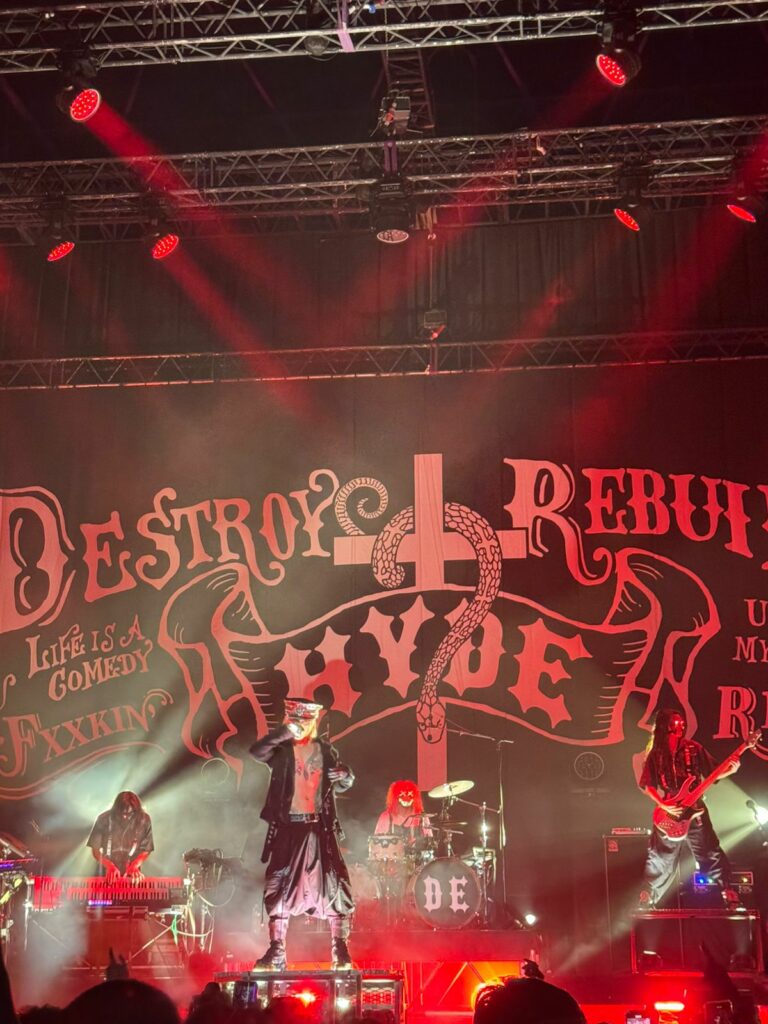 Hyde Inside Tour 2025 Jakarta, Energi Yang Luar Biasa Dari Sang Rockstar.