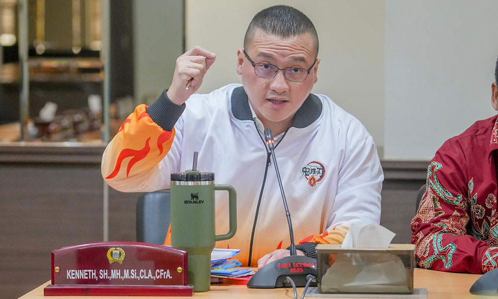 Bang Kenneth: Otaku Yang Kebetulan Juga Anggota Dewan