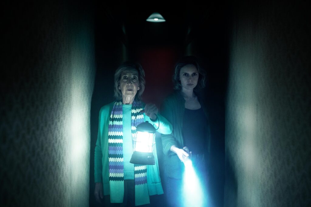 Review Film Insidious Out Of The Further, Wahana Rumah Hantu Ala The Further